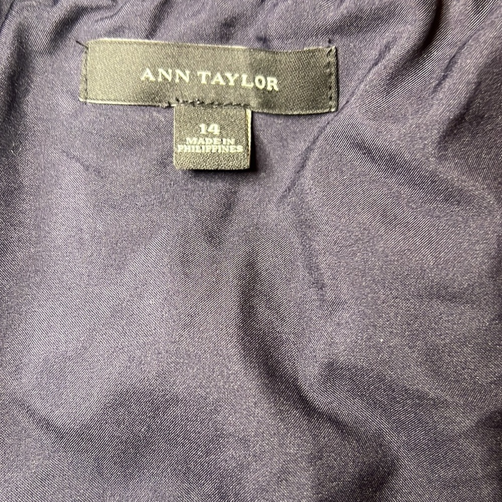 Ann Taylor lace overlay midi skirt in navy - size 14 - Picture 5 of 6